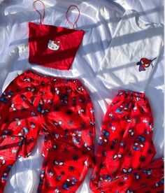 #costumes #spiderman #keşfet #kombin #kombinönerileri Spider Man Pajamas Couple, Spiderman Pjs Women, Matching Sets Couples, Matching Spiderman Outfits, Spiderman Pjs Couple, Pajamas Aesthetic Outfit, Matching Spiderman Pajamas, Hello Kitty Pjs Couple, Matching Outfits Pareja