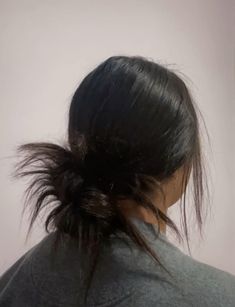 Loose Bun Hairstyles Casual, Messy Bun Claw Clip Hairstyles, Low Bun Hairstyles Aesthetic, Low Spikey Bun, Low Bun Hairstyles Messy, Spikey Bun Y2k, Low Messy Bun Black Hair, Low Bun Aesthetic, Black Hair Messy Bun