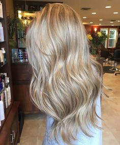 Bright Fall Blonde Hair Color, Light Dimensional Blonde, Bright Fall Blonde, Sandy Blonde Hair Color, Champagne Blond, Sandy Blonde Hair, Hair Levels, Beige Blonde Hair, Bleach Blonde Hair