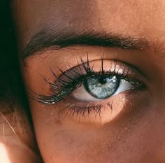 seja-sereia: “SEJA SEREIA ☀️ ” Foto Tips, Street Fashion Photography, Landscape Illustration, Long Lashes, Eye Art, The Last Airbender