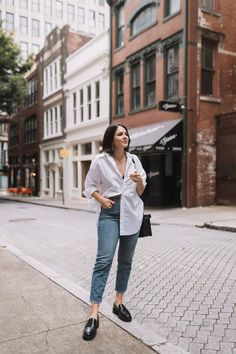 Loafers Jeans Outfit, Chunky Loafers Outfit, How To Style Loafers, Work Vibes, Outfits Primavera, Chunky Loafer, Coach Loafers