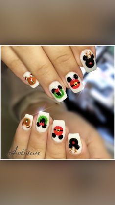 Disney Theme Nails Design, Disney Cruise Nails, Disney Christmas Nails Design, Christmas Disney Nails, Disney Gel Nails, Mickey Mouse Nail Art, Disney Themed Nails, Christmas Nail Colors