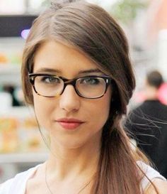 best glasses for oval face - Google Search How To Become Pretty, New York Beauty, Cute Work Outfits, Ray Ban Wayfarer, Ray Ban Aviator, Fashion And Beauty Tips, Gorgeous Clothes, Summer Outfit Inspiration, Oval Faces