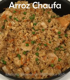 a pan filled with rice and peas on top of a stove next to the words arroz chaufa