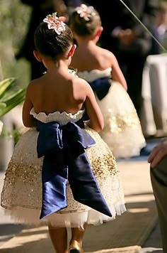 Adorable Flower Girl Dresses and Accessories Boda Mexicana, Wedding Info, Color Wedding, Chest Workouts, Bridesmaids Dress, Ny Wedding, Wedding Inspirations, Wedding Wishes, Wedding Dreams