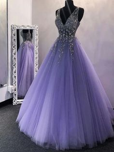 Prom Dresses V Neck, Purple Ball Gown, Puffy Prom Dresses, Lilac Prom Dresses, Purple Tulle, Dresses Purple, Prom Ball Gown, Tulle Ball Gown, Cute Prom Dresses