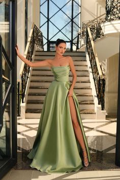 Tiana Style Prom Dress, Abi Ball, Prom Dress Inspo, Graduation Dresses, Pretty Prom Dresses, Party Looks, Pretty Dresses, Graduation Dress, Prom Dress