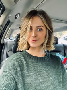 Thinking about getting a bob haircut? Read one editor's before-and-after journey from mermaid hair to the choppy cool-girl bob. Waist Length Hair, Chop Chop, Lob Haircut, Hair Makeover, Penteado Cabelo Curto, Mermaid Hair, Hair Envy, Hairstyles Short, Hair Today