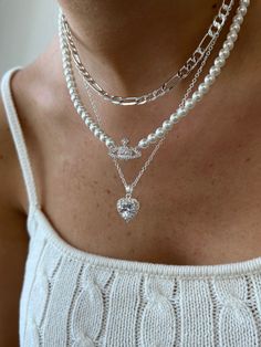 #aesthetic #silver #necklace #love Silver Nackles Aesthetic, Many Necklaces Aesthetic, Accesories Aesthetic Silver, Expensive Necklace Aesthetic, Silver Necklaces Stacked, Blonde Silver Jewelry, Silver Jewelry Trends 2023, Necklace Combo Silver, Pretty Necklaces Silver