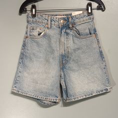 Zara Mom Fit Jean Shorts Size 00 Need To Be Washed Denim Pants With Built-in Shorts, Zara Bottoms With Built-in Shorts, High-rise Summer Pants With Built-in Shorts, Spring Bottoms In Medium Wash With Short Legs, High Waist Light Wash Bottoms With Belt Loops, Light Wash Short Bottoms For Day Out, Short Denim Pants For Spring, Spring Short Denim Pants, High Rise Light Wash Shorts With Pockets