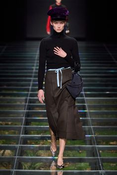 Prada Fall 2024 Ready-to-Wear Collection | Vogue Cable Knit Sweater Outfit, Trendy Fall Fashion, Textures Fashion, Fashion Trend Forecast, Winter Fashion Outfits Casual, Runway Looks, Winter Fashion Outfits