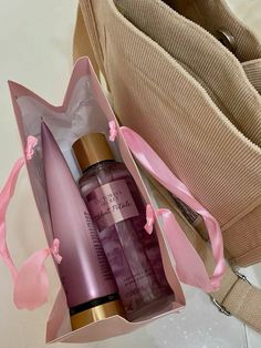 Victoria's Secret Velvet Petals, Gift Set Beauty, Koleksi Makeup, Lotion Gift, Victoria Secret Perfume, روتين العناية بالبشرة, Dream Gift