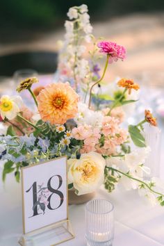 beautiful and romantic bright spring floral centerpiece for wedding table. Wedding at Lady Bird Johnson Wildflower Center. Photography by Tara Paige Weddings. Planning by Kristin Catter Events. Florals by Caroline James Floral. #austintx #austinweddingphotographer #springweddinginspo #colorfulwedding #austinwedding #atxwedding #austinweddingvenue #gardenwedding #modernweddingphotography #austinweddingplanner Wildflowers Wedding Centerpieces, Bright Wedding Table Decor, Small Flower Arrangements For Tables Wedding, Wedding Centerpieces Diy Spring, Summer Wildflower Centerpieces, Pastel Floral Table Decor, Wildflower Table Setting Round, Spring Garden Wedding Flowers, Pastel Wildflower Wedding Table