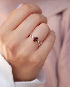 Garnet Stone Ring, Black Spinel Ring, Cute Engagement Rings, Gold Jewelry Simple Necklace, Silver Rings With Stones, London Blue Topaz Ring, Silver Jewelry Design, Gold Jewelry Simple, Rose Quartz Ring