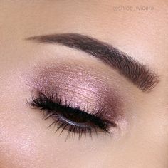 Mauve Pink Eyeshadow Looks, Pink And Silver Eyeshadow, Races Makeup, Eyeshadow Look Tutorial, Hoco Makeup Ideas, Plum Eye Makeup, Subtle Eyeshadow, Dusty Pink Outfits, Sparkly Eye Makeup