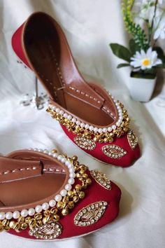 Bridal Flats Shoes, Punjabi Jutti Wedding, Bridal Flats, Shoes For Girls, Bridal Shoes Flats, Womens Wedding Shoes, Shoes For Women