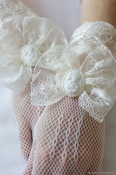 Dress With Gloves Classy, Kawaii Wedding, Prom Gloves, Ivory Gloves, White Lace Gloves, Party Gloves, Gloves Lace, Disney Baby Clothes, Wedding Garter Lace