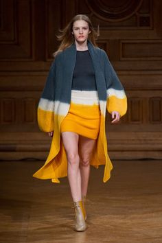 Christian Wijnants Fall 2013 Catwalk Collection, Dress Design Sketches, Knitted Coat, Fall Ideas, Knitwear Design, Knitting Women