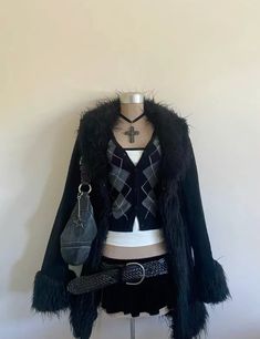 Fur Jacket Outfit, 90s 2000s Fashion, Corset Outfit, Dark Outfits, Girl Boss Style, Jacket Outfit, Dope Fashion, Edgy Outfits, 2000s Fashion