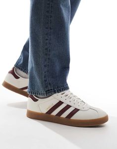 Chaussures, bottes et baskets par adidas Originals Ta nouvelle paire préférée Modèle bas Fermeture à lacets Bord supérieur matelassé Griffe adidas emblématique Semelle en caoutchouc Semelle texturée antidérapante Adidas Originals Gazelle, Adidas Gazelle, Profile Design, Shoes Boots, Adidas Originals, Gum, Men's Shoes, Baskets, Asos