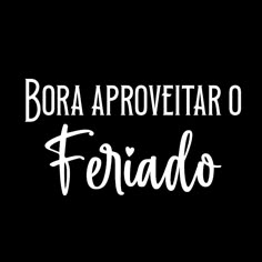 the words bora aproveitar o feriado written in white on a black background