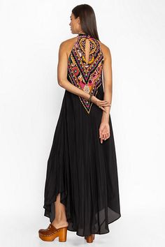 Crafted from a unique silk blend, the Nadia Halter Maxi Dress is adorned with a visually stunning pattern. Featuring a halter neckline and A-line skirt, this sleeveless dress is finished with a curved hemline at the front and back. Pair with bold heels and colorful bangles for a bold casual look. Johnny Was Women's Nadia Halter Maxi Dress in Kalessa Black, Size XS, Silk Bold Heels, Bohemian Clothes Women, Colorful Bangles, Womens Boho Dresses, Black Halter Dress, Boho Dresses, Halter Maxi Dress, Boho Chic Outfits, Sequin Cocktail Dress