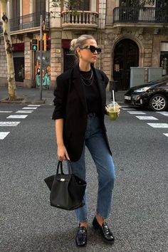 35+ Chic and Cozy Business Casual Outfit Ideas for Every Day Black Loafer Outfits Women, Outfit With Loafers Women, Loafers Shoes Outfit, Loafer Outfits Women, Black Loafers Outfit, Loafers For Women Outfit, Fall Business Casual Outfits, Black Blazer Outfit, Business Professional Outfits