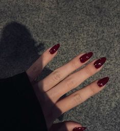 Kutek Disney, Dark Red Nails, Wine Nails, Nagel Tips, Smink Inspiration, Red Nail Polish, Makijaż Smokey Eye, Red Nail, Pretty Acrylic Nails