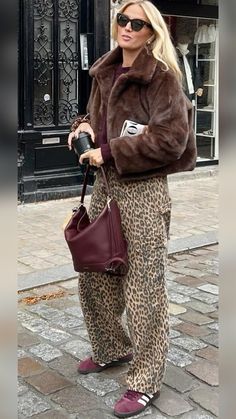 STREET STYLE 2024 FALL Fall Fashion Trends Women, Fall Fashion Trends, Womens Fashion Trends, Family Members, Royal Family, Autumn Fashion, Ootd, Street Style, Fashion Trends