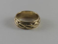 This handsome wedding band features a deep infinity/wave design in solid 14k gold! ● Size 4.75 ● Band width of 5.8mm ● Stamped 14k  ● Artcarved maker's mark ● Nice weight of 4.46 grams A nicely designed wedding band or ring for someone who appreciates fine vintage solid gold craftsmanship with eye-catching style! Wedding Ring Sizes, Wave Design, Maker's Mark, Denver Co, Makers Mark, Wedding Band, Wedding Ring, Wedding Engagement, Denver