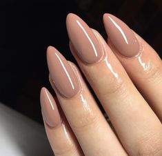 Light Brown Nails Almond Shape, Brown Nail Almond, Light Brown Nails Almond, Dark Beige Nails, Current Nail Trends 2023 Almond, Light Brown Almond Nails, Beige Almond Nails, Capuchino Color, Nude Brown Nails