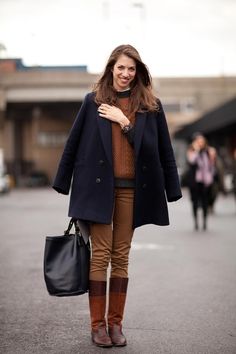 Natalie Clifford Barney, Nyc Fashion Week, New York Fashion Week Street Style, Winter Attire, Fashion Articles, Brown Pants, Autumn Street Style, Mode Inspiration, Look Chic