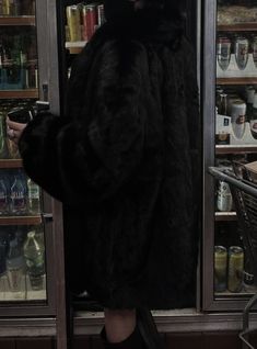 Black Fluffy Jacket Outfit, Mink Coats Outfit, Fluffy Coat Outfit, Black Fur Coat Aesthetic, Black Fur Coat Outfit, Fluffy Jacket Outfit, Black Fluffy Coat, Vintage Black Fur Coat For Fall, Fur Aesthetic