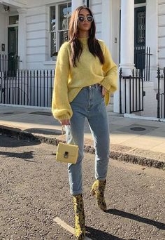 Spring Outfit Ideas, Yellow Sweater, Winter Fashion Outfits, Sweaters Oversized, Outfits Casuales, Look Fashion