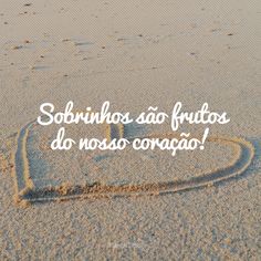 a heart drawn in the sand with words written on it that read, sobnhos sao futos do noso corago