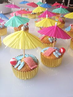 cupcakes decorated with umbrellas and beach decorations