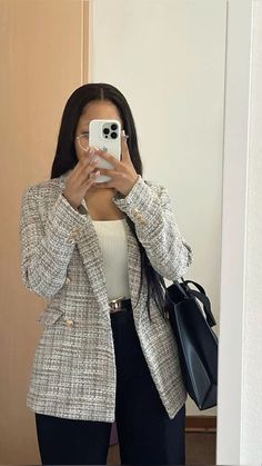 how to style a woolen blazer outfit #woolenoutfit #blazerstyle Coprate Girl Outfits, Sara Jakes Roberts Outfits, Cooperate Outfits Black Women, Ladies Business Casual Outfits, Coprate Baddie, Exam Outfit College, Business Professional Outfits Black Women, Work Outfits Black Women Professional, Suits Outfits For Women