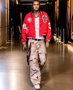 Red Streetwear Outfit, Streetwear Varsity Jacket, Streetwear Outfit Men, Varsity Jacket Outfit, Jordan Clarkson, Streetwear Inspiration, Nba Outfit, Nba Fashion, Black Men Fashion Swag