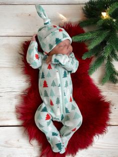 Wrap your baby in the enchantment of the season with this versatile print that captures the essence of Christmas holiday magic or winter wonder all season! Easy Zip for quick changes! Waffle fabric with Festive Firs print 100% Organic Waffle Cotton Fold-over mitten cuff By: SpearmintLOVE Christmas Baby Outfits, Baby Christmas Outfits, Baby Christmas Pajamas, Baby Boy Christmas Outfit, Winter Newborn, Kid Outfits, Boys Christmas Outfits, Baby Boy Christmas, Newborn Christmas