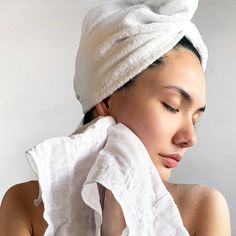 More and more beauty experts are doing away with harsh cleansing tools and turning to this natural trend of cleansing that encourages cell renewal, boosts blood circulation and balances sebum production for healthy glowing and more youthful looking skin. Our GingerChi Organic Muslin Face Cloths are the essential component missing from your daily beauty regimen. Made with 100% organic cotton, these cloths gently exfoliate skin- removing layers of dirt, bacteria, excess oils, impurities and makeup Oil Face Cleanser, Exfoliate Skin, Oil Based Cleanser, Facial Brushes, Beauty Regimen, How To Exfoliate Skin, Face Cloth, Cotton Muslin, Beauty Expert