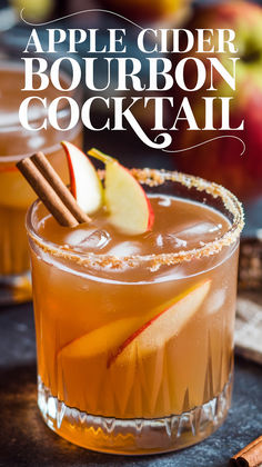 Apple cider bourbon cocktail in a glass garnished with cinnamon and apple slices, a perfect blend of spiced bourbon apple cider flavors. Enjoy this cozy apple cider whiskey smash, an ideal fall drink recipe and holiday classic. Apple Pie Bourbon, Apple Cider Bourbon Cocktail, Cider Bourbon Cocktail, Spiked Apple Cider Recipe, Apple Cider Bourbon, Apple Cider Whiskey, Bourbon Drinks Recipes, Cider Cocktail Recipes, Bourbon Apple Cider