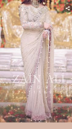 Sarhi Designs In Pakistan, Pakistani Sarees For Wedding, Beautiful Saari Design, Reception Wear Sarees For Bride, Fancy Bridal Saree, Walima Saree Bride, Fancy Saree For Engagement, Pakistani Saree Designs Wedding, Bridel Sarees Indian