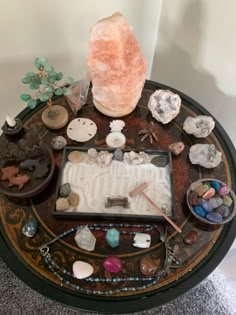 Witchy Desk Aesthetic, Fairy Cottage Room, Crystal Setup, Alter Ideas Spiritual, Spiritual Aesthetic Room, Vintage Room Decor Ideas, Aesthetic Room Decor Ideas, Crystal Room Decor, Spiritual Room