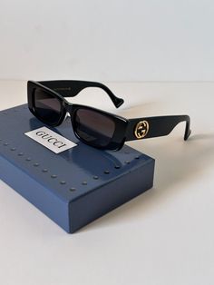 Gucci Sun Glasses, Stylish Sunglasses Women, Fancy Bags, Stylish Sunglasses, Diy Hair Accessories, Glasses Fashion, Clothing Rack