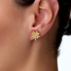 Part of our new luck collection. Our new matte finish four leaf clover earrings feature the best hand selected natural diamonds set on gleaming solid gold for you to enjoy for a lifetime. ★ Earring Features (Sold as a pair)• Gold Kt: 14K/18K Solid Gold - According to your preference• Available Gold Colors: Yellow Gold, White Gold, Rose Gold• Total Diamond Weight: 0.47 carat• Diamond Color and Clarity: G color VS2/SI1 clarity• We only work with real natural diamonds• We offer a signed certificate Clover Earrings, Gold Colors, Four Leaf, Diamond Color, Leaf Clover, Four Leaf Clover, Gold Rose, Colored Diamonds, Natural Diamonds