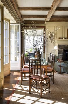 the dining room is clean and ready for us to eat dinner on it's own