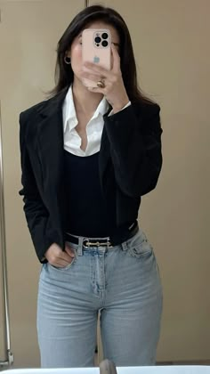 Black Jeans Outfit Elegant, Winter Formal Casual Outfits, Classy Outfits With Blazers, Office Blazer Outfits Women, Black Blazer Jeans Outfit Women, Classic Blazers For Women, Stylish Formal Wear Women, Formal Outfits With Jeans, Orientation Outfit Job Casual