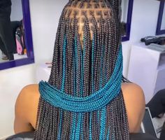 Knotless Braids With Blue In The Back, Knotless Box Braids Blue And Black, Blue Peak A Boo Knotless Braids, Multicolored Box Braids, Knotless Box Braids Two Colors, Peek A Boo Box Braids Blue, Knotless Box Braids Blue, Black And Blue Knotless Braids