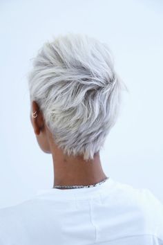 Hair Colors For Olive Skin, Silver White Hair, Short White Hair, White Hair Color, Olive Skin, Short Hair Haircuts