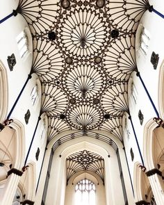 an ornate ceiling in the middle of a building